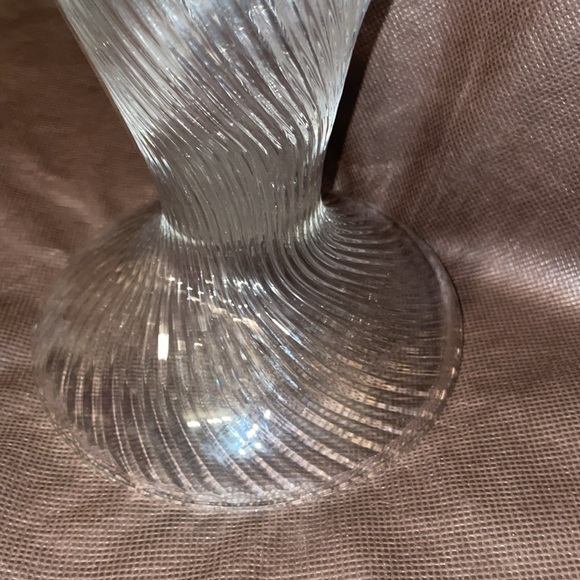 Beautiful Jan Gabrhel 8" Twisted Clear Ribbed Glass Vase - Picture 4 of 5
